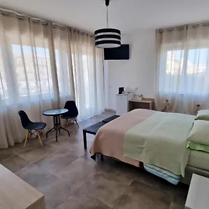  B&B Agora